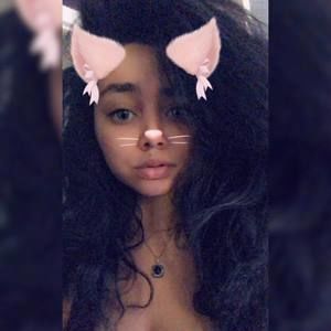 Meet your Posher, Alia